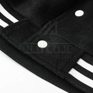 Veste de sport pour homme de style moderne fabriquée au Pakistan, col montant, design personnalisé, tissu polaire respirant et écologique - Product Image 5