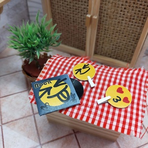 Escala en miniatura 1:12 Disco de vinilo y gabinete de madera Decoraciones hogareñas para muebles de casa de muñecas Juguetes - Product Image 4