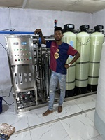 2 M³/hr Petite usine d'embouteillage Système de traitement de l'eau minérale 6000 Litres/heure Métal Precio De un Maquina De RO Con