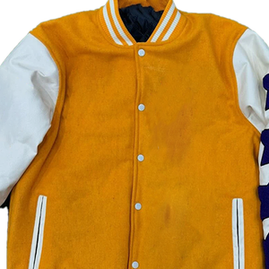 Chaqueta Universitaria Dorada Omega - Chaqueta Bomber de Alta Calidad en Felpa y Cuero - Estilo Urbano, Vida Griega y Chaqueta Universitaria - Product Image 6