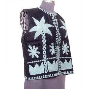 Veste en coton Suzani d'inspiration vintage, doublure confortable, broderie florale unique, écologique, pour l'hiver, pour femmes - Product Image 3