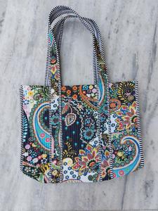 Sac fourre-tout matelassé en coton à motif floral multicolore Paisley, base noire, double poignée, pour femme, tendance, vente en gros - Product Image 5
