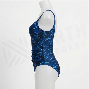 Ensemble de yoga 2 pièces imprimé papillon bleu avec finition dorée, body à col en V profond et jupe portefeuille longueur genou - Product Image 3