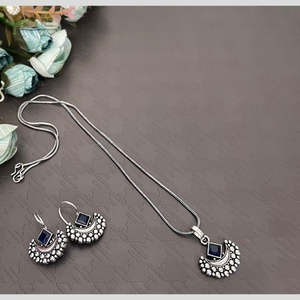 Ensemble de pendentifs en pierre plaquée oxydée Pota Bijoux à la mode pour femmes - Product Image 1