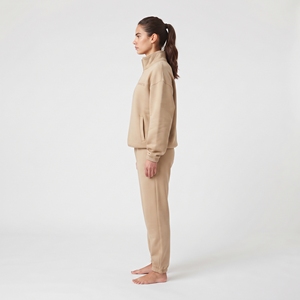 Conjunto de dos piezas para mujer: Sudadera de media cremallera de tejido grueso y joggers de pierna ancha. Ropa casual, streetwear y deportiva. Venta al por mayor. - Product Image 4