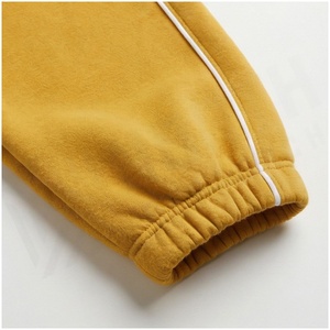Ensemble de survêtement 2 pièces jaune moutarde pour femme – Sweat-shirt à col rond et manches longues et pantalon de jogging à cordon de serrage – Tenue décontractée pour l'automne - Product Image 6