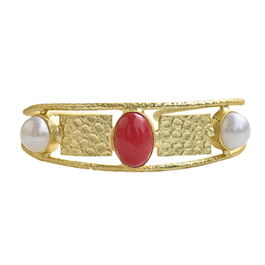 Bracelet manchette plaqué or fait main certifié avec corail et perles d'imitation, design géométrique vintage, bijoux unisexe - Product Image 1