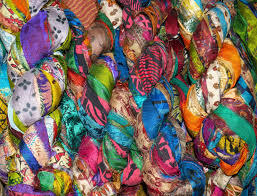 Hilo de Seda de Sari Estampado de Alta Calidad Disponible en Paquetes de 100 Gramos, Adecuado para Tejido, Hilado y Tiendas de Fibra - Product Image 2