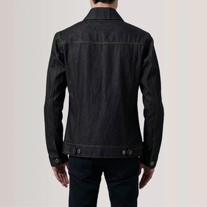 Veste en jean noire pour homme en denim brut selvedge avec surpiqûres contrastantes jaunes, style camionneur, boutonnée, vente en gros OEM - Product Image 5