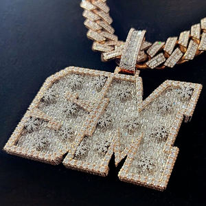Colgante Personalizado con Iniciales SM con Diamantes Tallados en Baguette y Redondos en Acabado Plateado Chapado en Oro Rosa para Hombre y Mujer - Product Image 1
