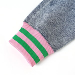 Cárdigan de mezclilla con lavado ácido personalizado, ropa de hermandad, ribete a rayas rosa y verde, parche con letras, venta al por mayor, ropa universitaria y colegial - Product Image 4