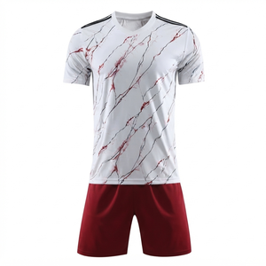 Conjunto de Camiseta de Fútbol OEM Personalizada, Superventas, 100% Poliéster, Transpirable, de Secado Rápido, Ecológica, con Cuello en V - Product Image 1