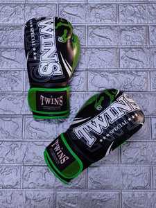 Nouveaux gants de boxe pour jumeaux, design unique, entièrement imprimés, en cuir véritable, fabrication professionnelle sur mesure, pour entraînement et sparring de kickboxing. - Product Image 2