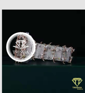 Montre personnalisée en or blanc inspirée des diamants avec bracelet à maillons épingle et pierres de moissanite VVS de qualité supérieure - Product Image 3
