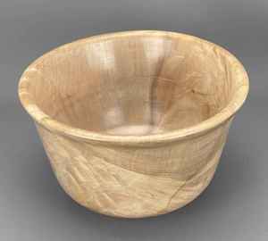 ชามไม้เนื้อแข็งสีอ่อน งานฝีมือสวยงามขัดเงาด้วยเทคนิคการขัดแบบดั้งเดิม คล้ายไม้เมเปิล ผลิตจากไม้ชิ้นเดียว - Product Image 3