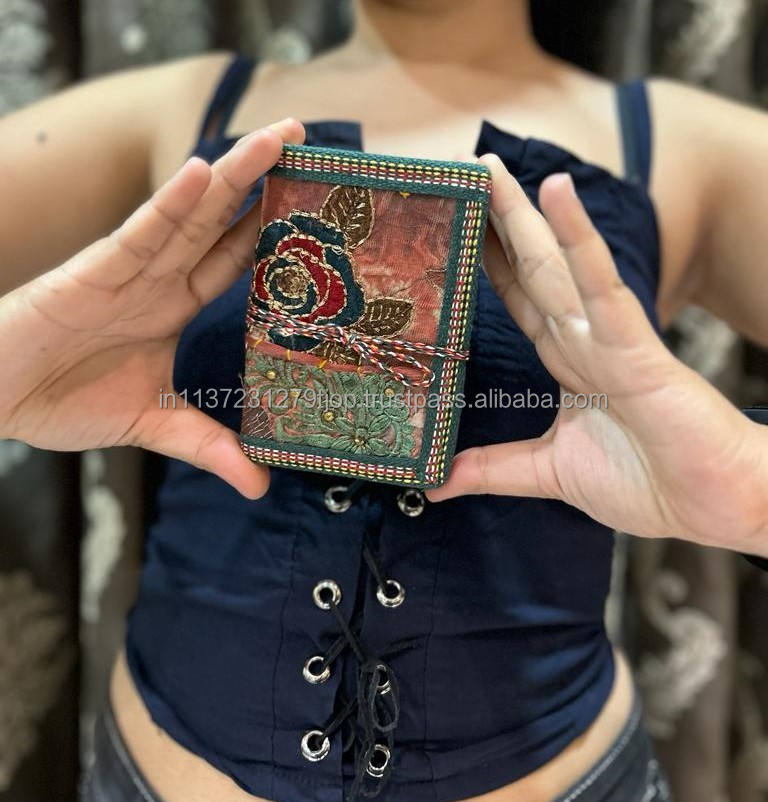 สีน้ำตาล