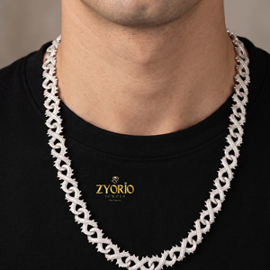 สร้อยคอทองคำ 18K ประดับเพชรทรงหนาม ดีไซน์หรูหราอลังการ - Product Image 1
