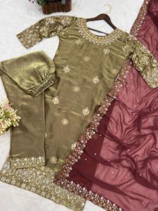 Conjunto de Salwar Kameez de Seda Metálica Dorada de Lujo con Bordado Pesado de Zari y Gota, Kurta Recta y Pantalón para Bodas y Fiestas Indias y Pakistaníes - Product Image 5