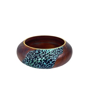 Tazón de Resina Epoxi y Madera de Acacia Hecho a Mano de Lujo con Artesanía en Madera Sólida y Detalles Artísticos en Resina, Libre de BPA, Ideal para Regalo - Product Image 3