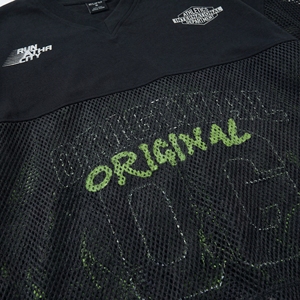 T-shirt de performance en maille noire et vert fluo avec superposition en maille, vente en gros |   Vêtements de sport et streetwear |   Fabricant de vêtements de sport OEM - Product Image 4