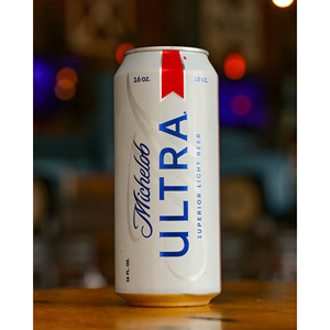 Michelob Ultra Superior Light Beer pour les consommateurs modernes recherchant un goût équilibré et un style de vie actif - Product Image 4