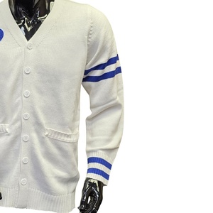 Cardigan en tricot blanc pour homme avec logo grec bleu et manches rayées, col en V, boutons sur le devant, pull décontracté uni - Product Image 3