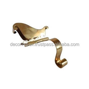 Porte-bas de Noël en métal doré Traîneau Porte-bas de Noël. Le traîneau mesure environ - Product Image 1