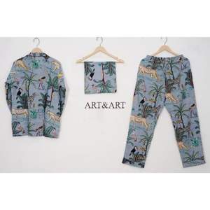 Elegante Conjunto de Pijama de Algodón con Estampado de Selva, Transpirable, Estampado a Mano, Camisa y Pantalón para Mujer - Product Image 4