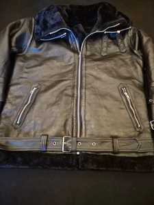 เสื้อแจ็คเก็ตมอเตอร์ไซค์หนังแท้บุขนเทียมสำหรับผู้ชายแบบมีซิป - Product Image 3