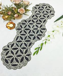 Chemin de table ovale brodé à la main avec perles, en tissu, motif traditionnel chinois, napperons et sous-plats - Product Image 1
