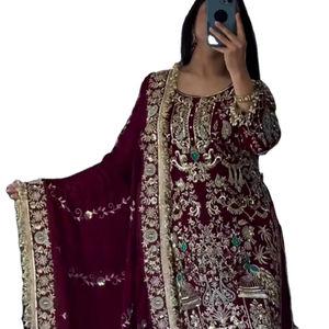 Lanzamiento del Nuevo Salwar Kameez de Diseño Moderno para Fiestas, en Crepé Natural con Bordado Intenso y Lentejuelas de 5mm, de Secado Rápido - Product Image 1