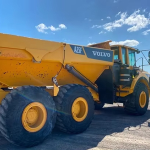 Camión Volquete Amarillo Volvo a 25 E con PLC y Motor con Garantía de 4 Años y Alta Eficiencia Operativa - Product Image 1