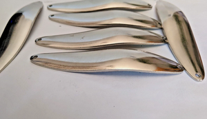 Señuelo metálico tipo cuchara de alta calidad OEM y en stock, con forma de corazón rojo, para pesca, con plumas y anzuelos triples, tipo flatware. - Product Image 4