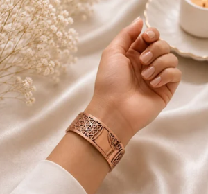 กำไลข้อมือทองแดงแท้ลายดอกไม้สลักแบบวินเทจ พร้อมแม่เหล็กบำบัด - Product Image 5