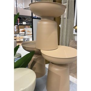 Table d'appoint en fer émaillé orange de luxe |   Tabouret sur pied en métal pour intérieur et extérieur |   Table basse ronde contemporaine - Product Image 4