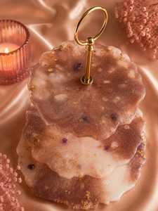 Base de présentation de gâteaux en résine géométrique pour un style de dessert contemporain - Product Image 3
