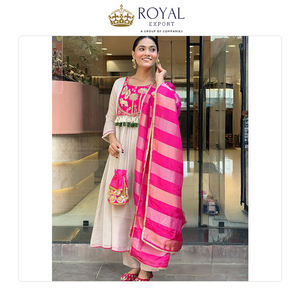 Collection de créateurs à prix abordable : Nouveaux ensembles Kurti et pantalon en soie brodée avec dupatta, parfaits pour les fêtes et festivals - Product Image 5