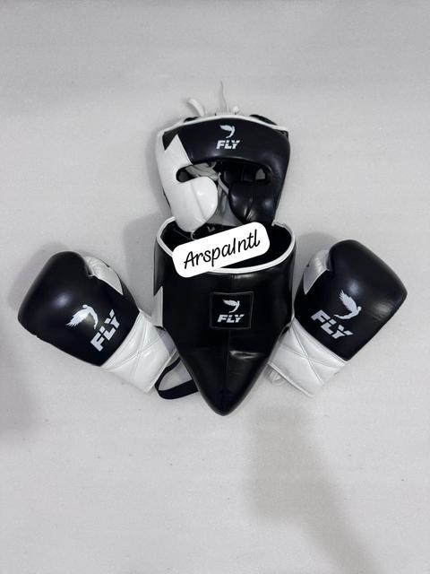 Factory Manufacture Top Quality Hot Selling Fly Boxing Set Genuine Cowhide Leather Latest Design Fly Boxing Sparring Set