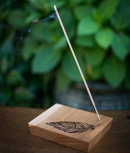 Porte-encens carré en bois de qualité supérieure avec cendrier pour la méditation, le yoga, la relaxation et la décoration d'intérieur parfumée - Product Image 1