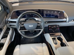 SUV Eléctrico Super Lujoso Cadillac VISTIQ Sport con Tracción en las Cuatro Ruedas, Techo Panorámico y Asientos de Cuero - Product Image 3