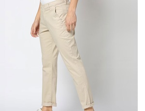 Pantalones chinos transpirables color beige, corte ajustado, con bolsillos, tela de verano, fabricados por Cumbre Sports, servicio OEM, venta al por mayor. - Product Image 2