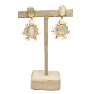 Boucles d'oreilles pendantes de mariage pour femme, en laiton plaqué or 24 carats, avec saphir bleu, perle naturelle et design vintage chrétien, magnifiques et élégantes - Product Image 3