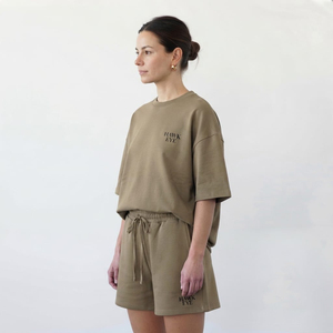 Ensemble deux pièces décontracté pour femme en coton, t-shirt à manches courtes et short, coupe ajustée, tailles personnalisées, tenue décontractée d'été - Product Image 1