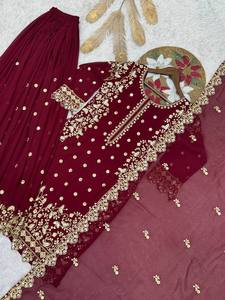 2026 Luxueux Salwar Kameez Sharara en Georgette Rouge Vin, avec Broderie Zari Dorée et Travail de Miroirs, Modèle de Créateur, Tenue de Mariée Pakistanaise - Product Image 6