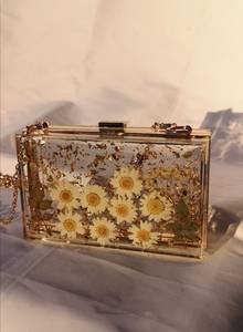 Bolso de Mano de Resina Pintado a Mano con Flores Prensadas de Margarita Dorada Ecológico para Decoración de Bodas y Regalos - Product Image 5