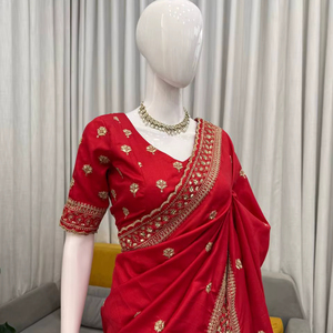 Sari long en soie Jalpari de créateur Bollywood avec broderie complexe en fils et sequins pour les mariages et les fêtes - Product Image 1