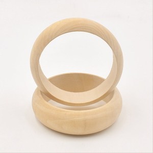 Pulseras y Brazaletes de Madera MN Exports MNE-1327 Clásicos Unisex con Imitación de Perla para Fiestas Cristianas, Acabado Natural, Forma Suave - Product Image 5