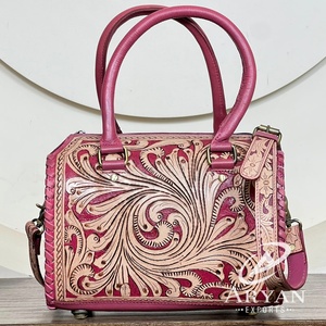 Sacs de voyage en cuir de vache véritable, style western, faits à la main, taille moyenne, sac à bandoulière pour cowgirl, sac à main de voyage - Product Image 1