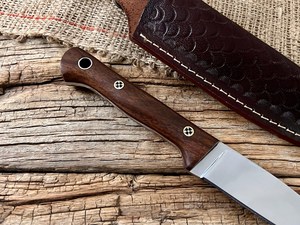 Cuchillo de Supervivencia Personalizable OEM con Hoja de Acero Inoxidable y Mango de Madera para Camping, Senderismo y Uso General - Product Image 4
