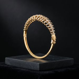 Bracelet de luxe en diamant marquise ajouré avec pavé brillant, élégant pour un anniversaire de mariage, bijou raffiné. - Product Image 5